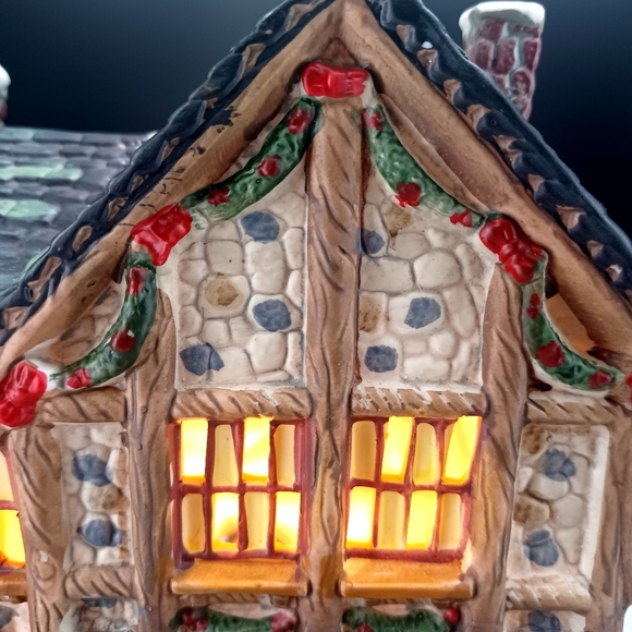 VINTAGE The Cozy Tea Lighted House Santa's Workbench 2002 - Picture 7 of 10